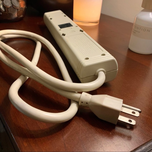 SurgeStrip Protector by Belkin - Picture 4 of 7